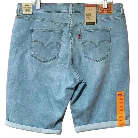 Levi’s Classic Bermuda Shorts 33 Light Wash Casual Summer Vintage Inspired NWT - Picture 1 of 10